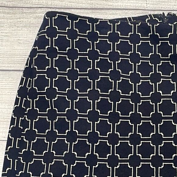 Talbots Pencil Skirt Womens size 12. Navy blue with white geometric pattern - Picture 2 of 8